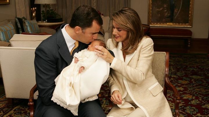 Los reyes tras el nacimiento de Leonor / CASA REAL