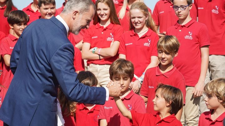 Saludando al equipo infantil de vela José Luis Ugarte / EUROPA PRESS