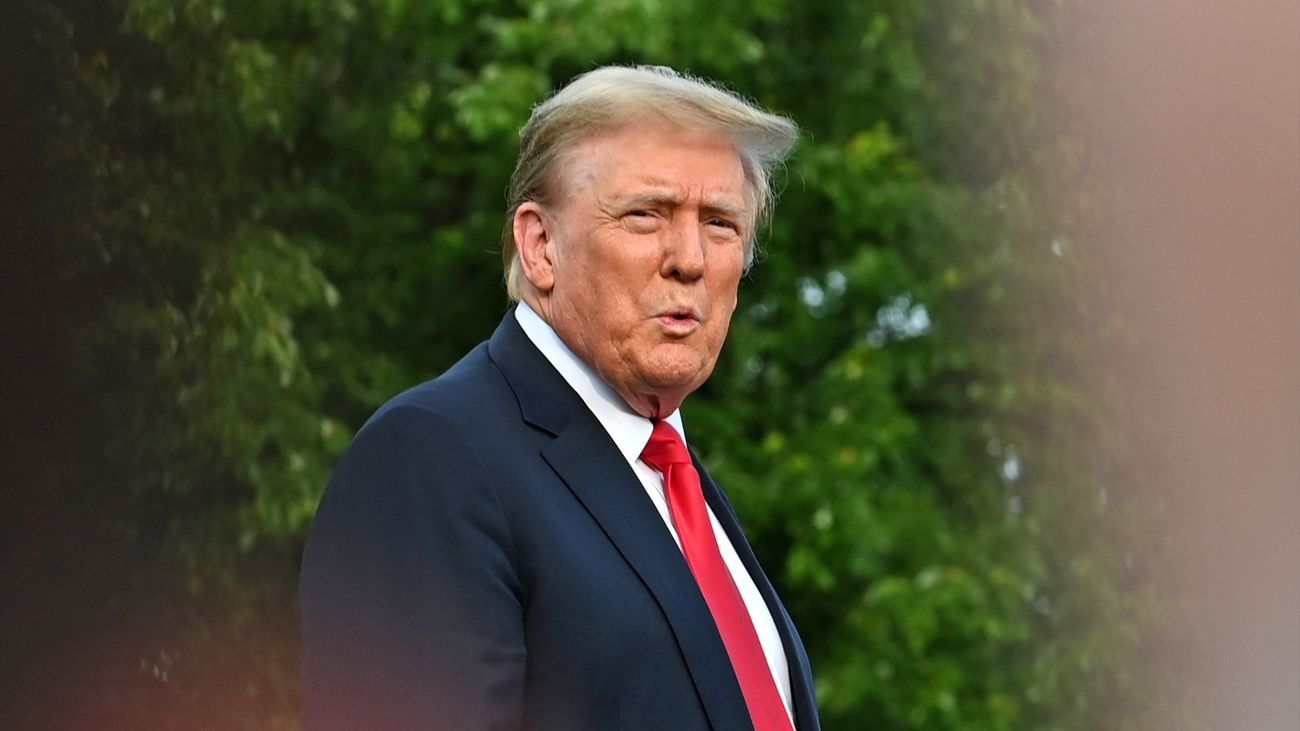 Trump cumple 78 años y regresa al Capitolio en un acto de partido