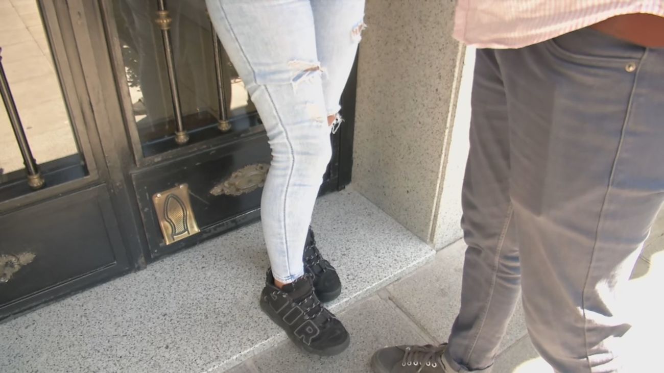 "Mi hermano está mal de la cabeza", afirma la novia del joven apuñalado en Coslada, y hermana del agresor