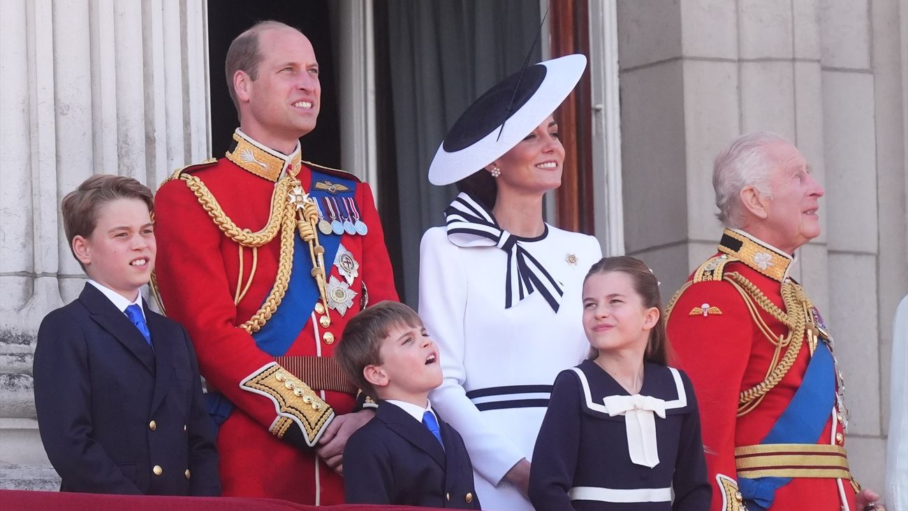 Una sonriente princesa de Gales reaparece en público mientras sigue su lucha contra el cáncer