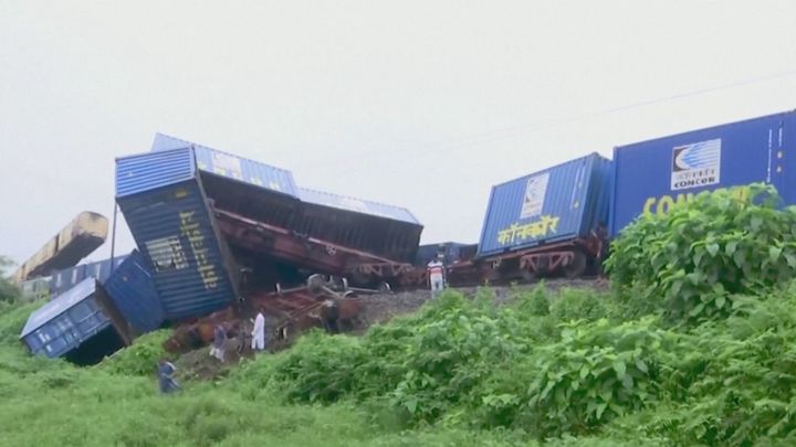 Choque entre un tren de pasajeros y un tren de mercancías en el noreste de la India / Telemadrid