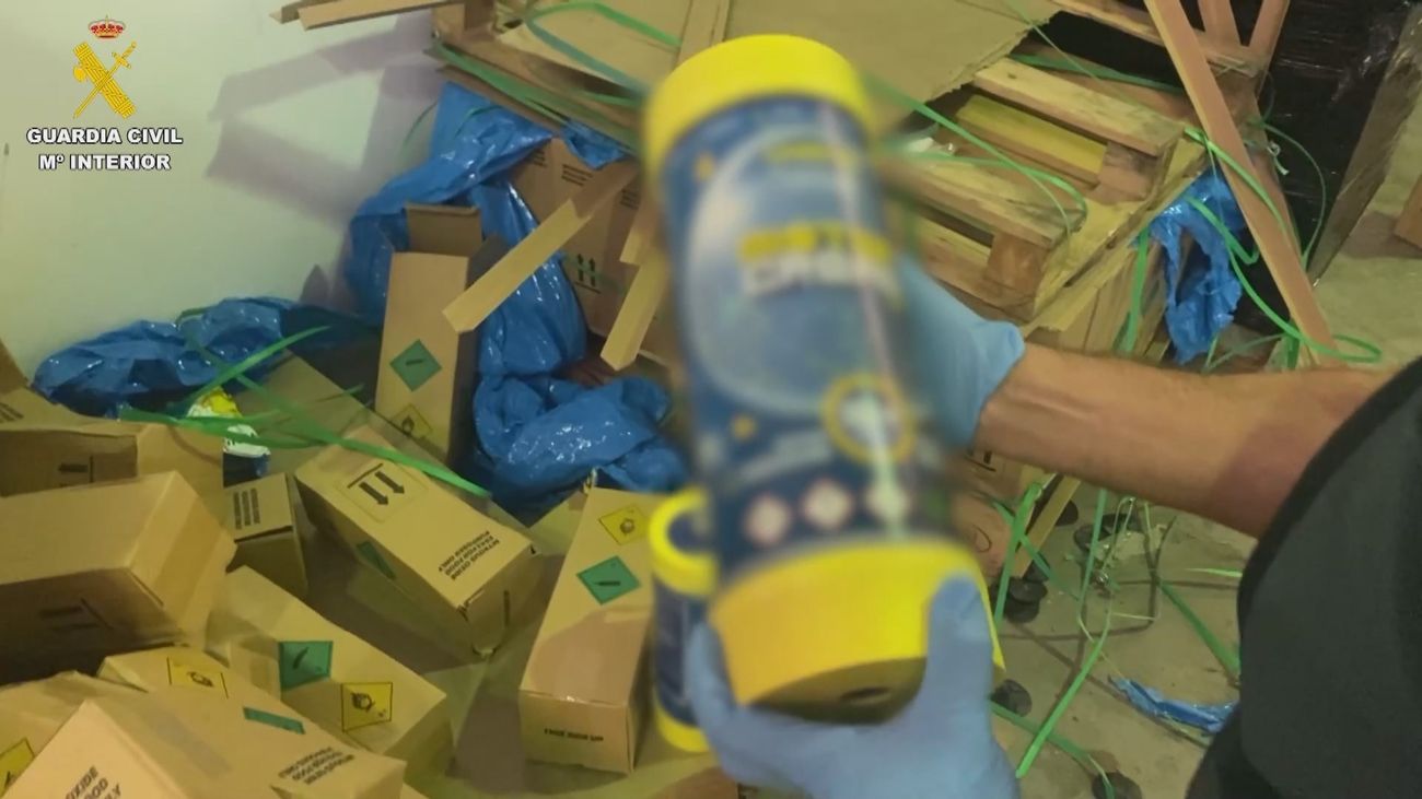 El peligro de la moda del gas de la risa, una potente droga que no tiene nada de gracia