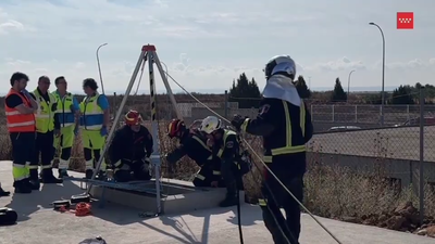 Rescatado un trabajador del interior de un depósito en Cobeña