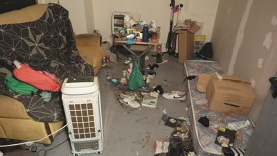 La Policía Nacional desaloja una nave okupada en Puente de Vallecas