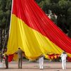 El izado solemne de la bandera da comienzo a los actos por los diez años de reinado de Felipe VI