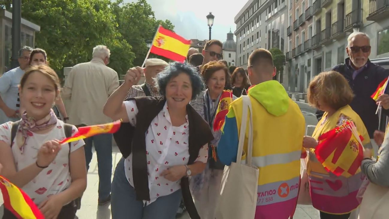 Madrid se vuelca con los Reyes en el aniversario de la proclamación de Felipe VI