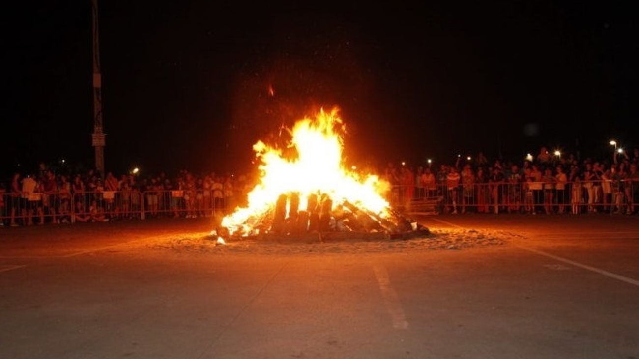 Hoguera en la celebración de la Noche de San Juan
