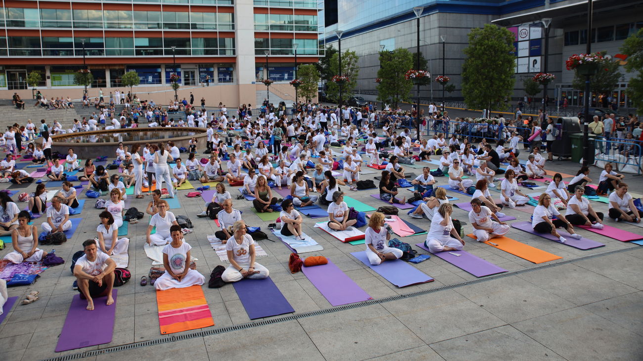 Exhibición de yoga en Fuenlabrada