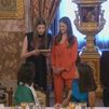La princesa Leonor y la infanta Sofía sorprenden a sus padres durante el brindis del rey