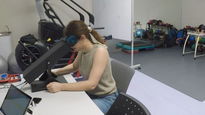 Paciente sometiéndose a pruebas en la Universidad Europea / Telemadrid