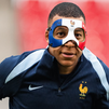 Mbappé estará disponible con máscara para jugar ante Holanda