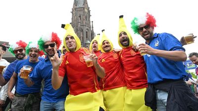 España e Italia, aficiones hermanadas en Gelsenkirchen