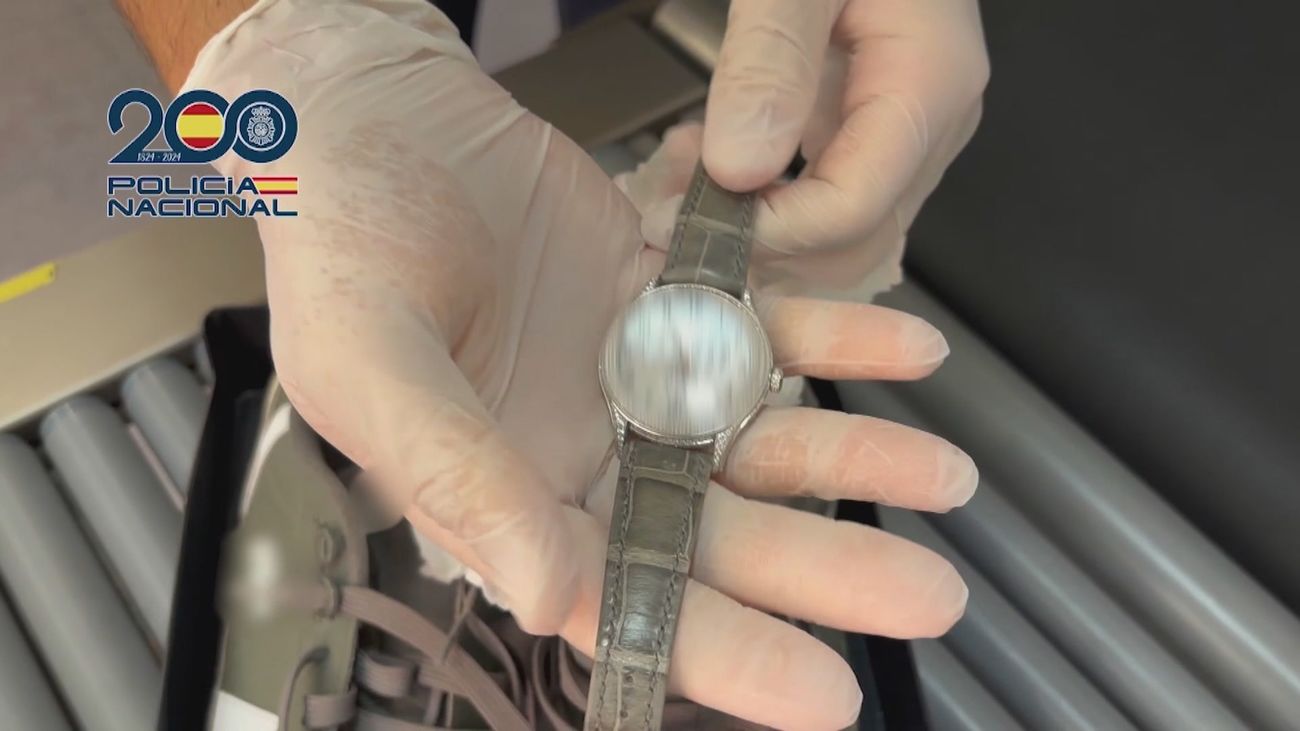 Cinco detenidos por robar un reloj de lujo en Chamartín y esconderlo en la suela de una zapatilla
