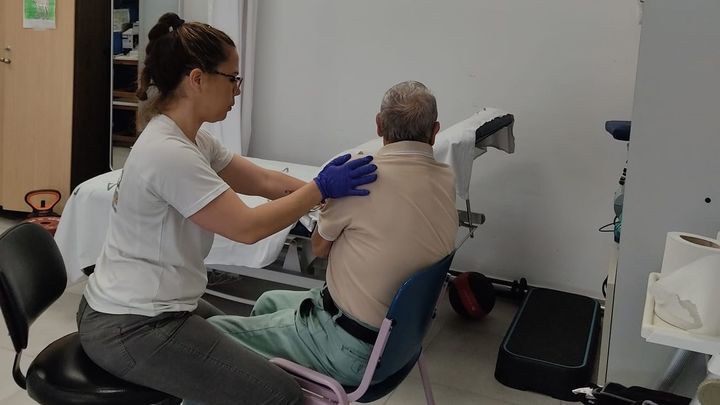 Fisioterapia respiratoria precoz en pacientes con ELA / Europa Press