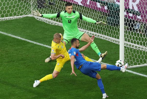 Gol de Eslovaquia a Ucrania / EFE