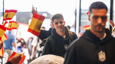 España regresa a su campo base entre elogios y con el pase a octavos cerrado