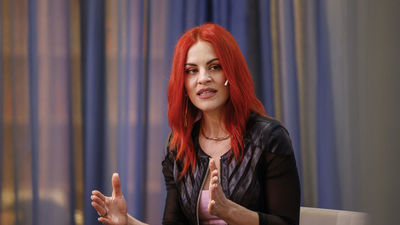 La primera astronauta española, Sara García, anima a las niñas a no ponerse barreras