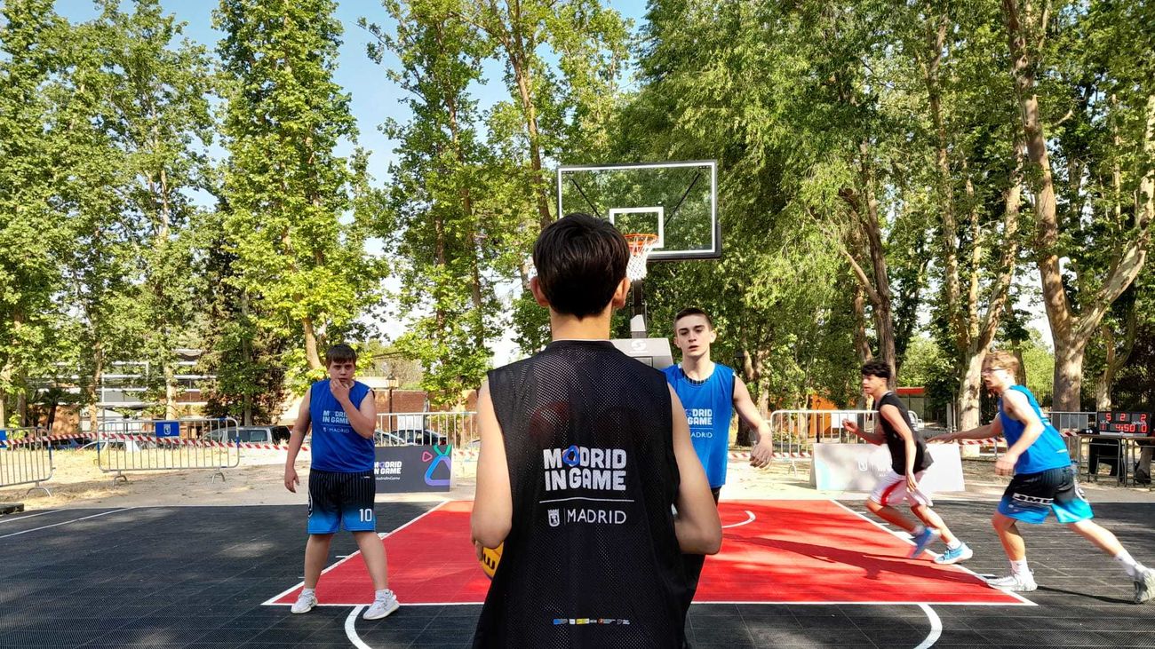 El deporte toma este fin de semana la plaza de Colón con un campeonato que une baloncesto y videojuegos