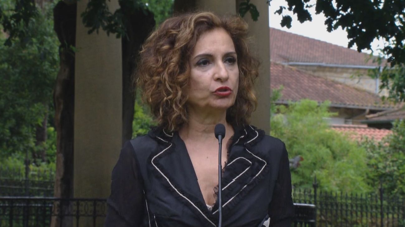 Montero acusa a Ayuso de amparar el discurso de ultraderecha de Milei