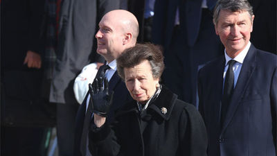 La princesa Ana  de Inglaterra ingresada con heridas en la cabeza tras ser golpeada por un caballo