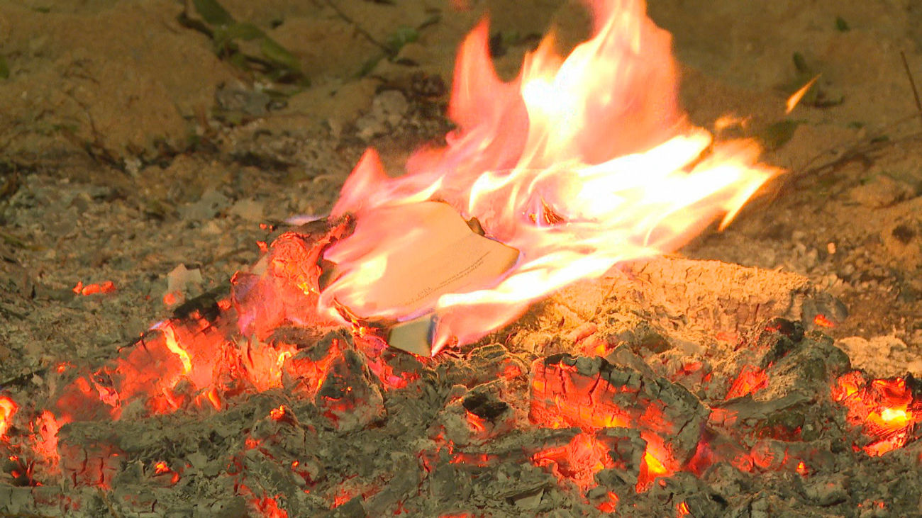Música, hogueras y rituales... así han vivido en Getafe la noche mágica de San Juan