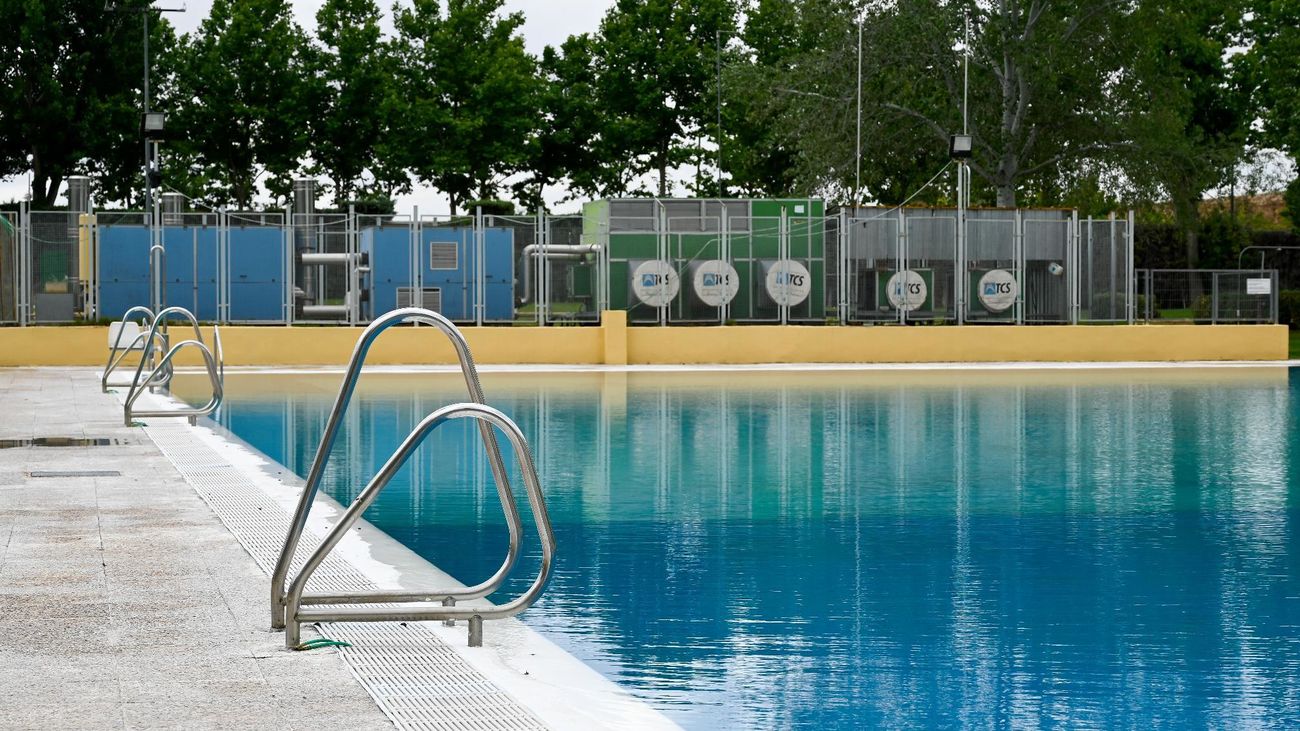 Sanidad prohibirá fumar en vehículos de uso laboral, piscinas públicas, campus y zonas de ocio al aire libre