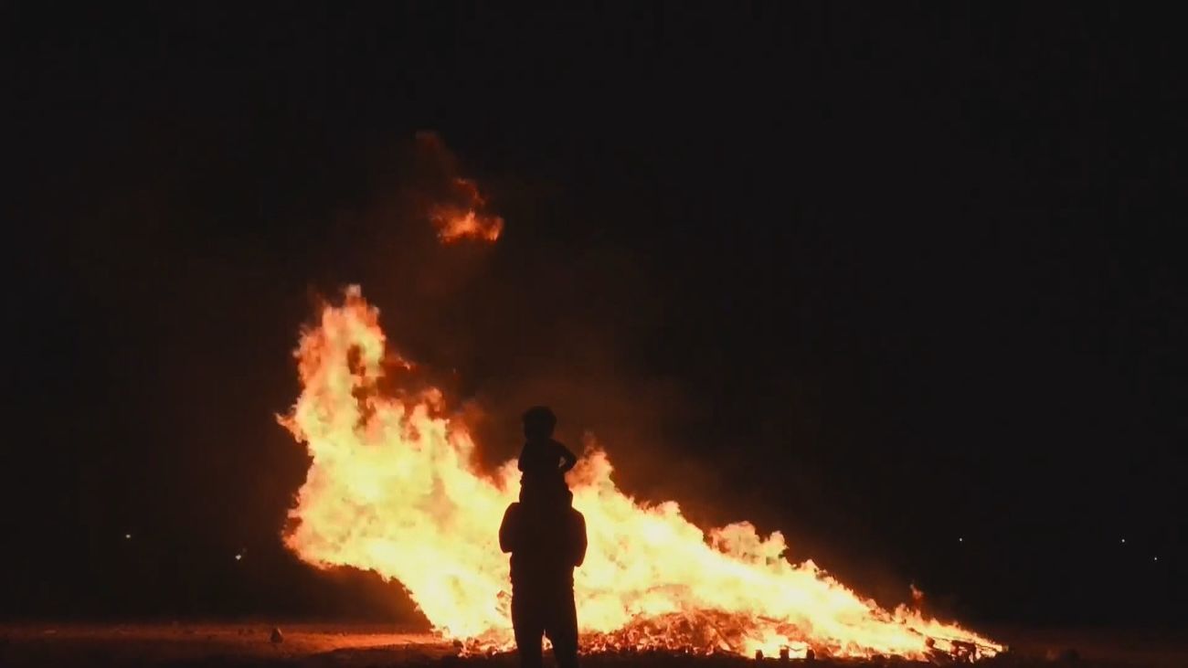 El fuego, protagonista de la noche de San Juan