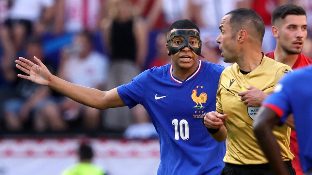Mbappé ante Polonia