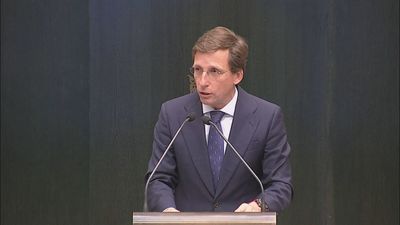 El Ayuntamiento de Madrid prohibirá el cambio de locales comerciales a pisos turísticos