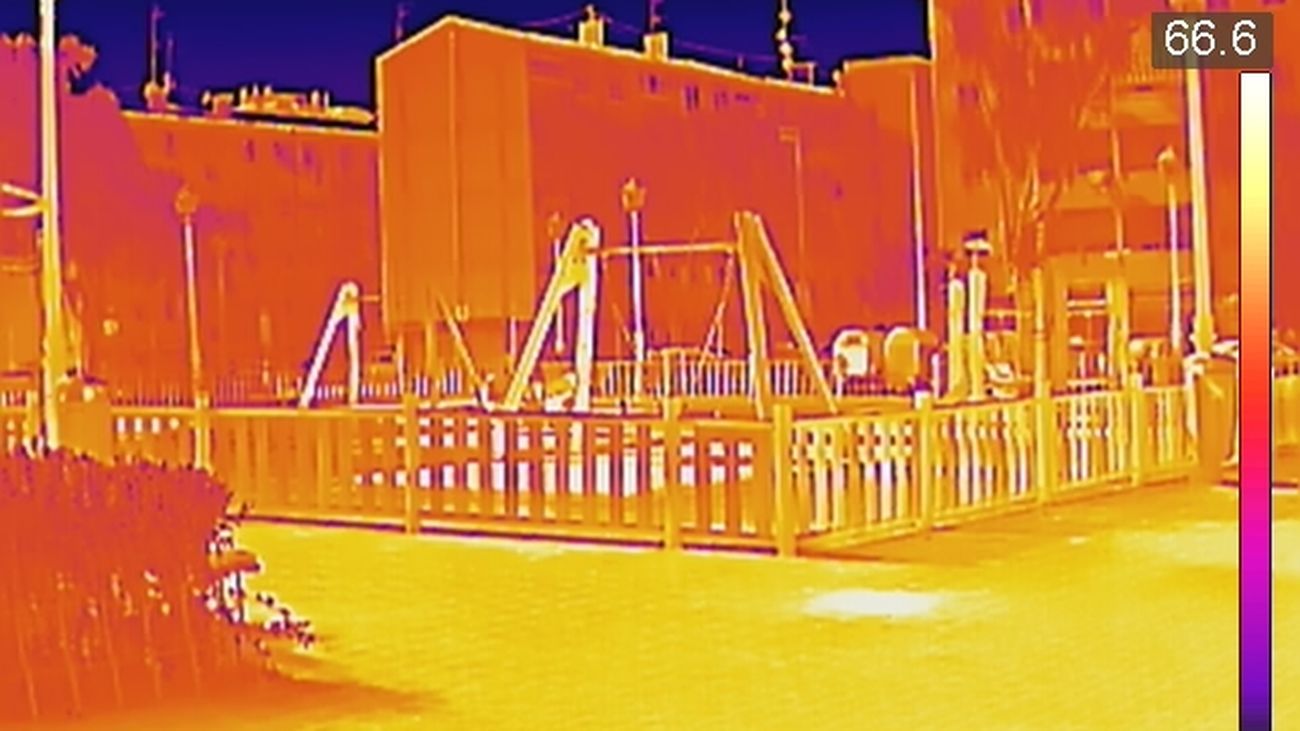 Imagen térmica de la zona de juegos de la plazuela del Cura Tomás Rubio, en Villaverde