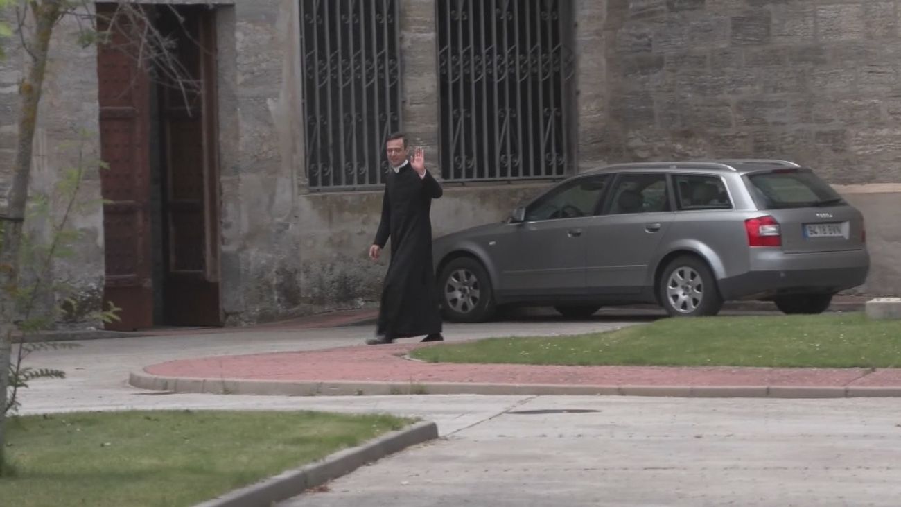 Las monjas excomulgadas de Belorado expulsan  al obispo Rojas y al cura Ceacero del monasterio