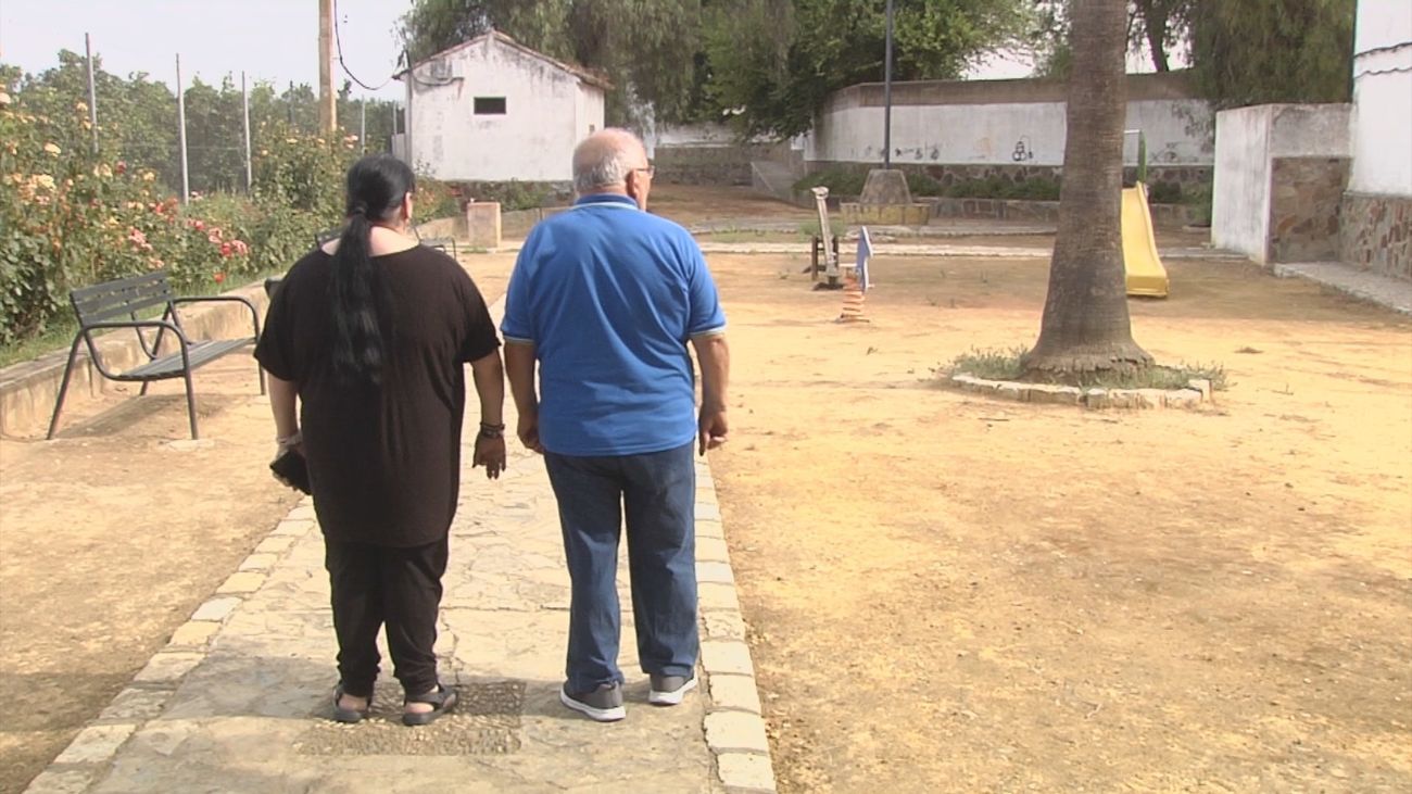 Denuncian una violación grupal a una menor en un colegio de Peñaflor (Sevilla)