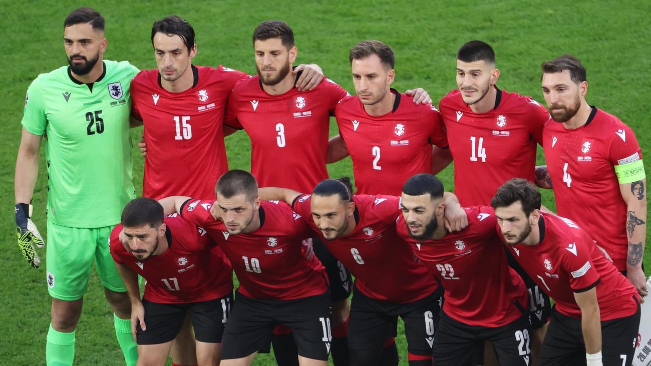 Así juega Georgia: Mamardashvili, bloque bajo y a correr con 'Kvara' y Mikautadze