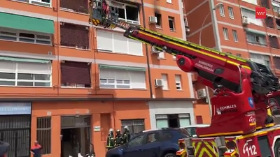 Incendio en una vivienda de Fuenlabrada con 18 atendidos por inhalación de humo
