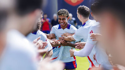 España intensifica los entrenamientos mientras enfoca a Georgia