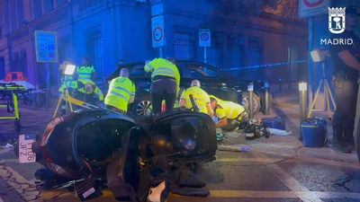 Herido grave un motorista de 32 años tras chocar contra un VTC en el Paseo del Prado