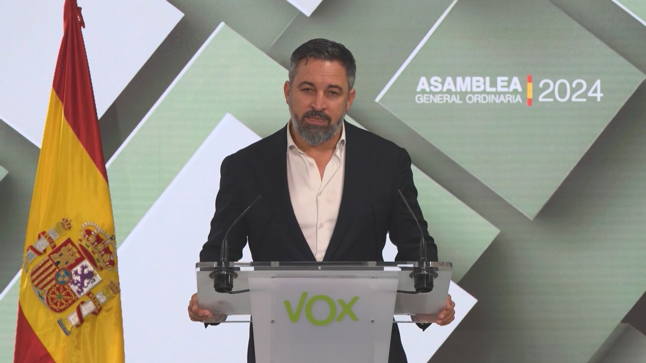 Abascal avisa de que el reparto de menores migrantes "amenaza" los pactos autonómicos