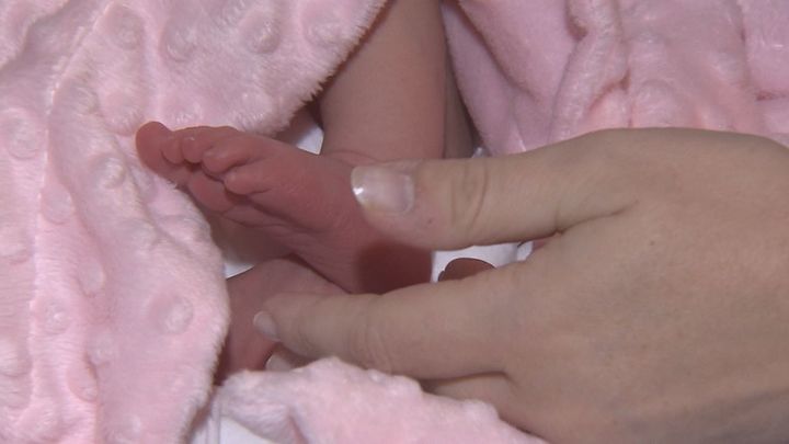 Madrid refuerza su apoyo a las familias con más de 300 millones en ayudas a la maternidad