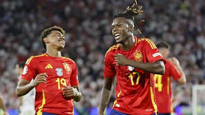 4-1. España remonta a lo grande ante Georgia y sigue soñando
