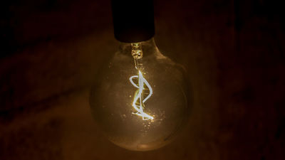 La factura de la luz repuntó un 11% en junio convirtiéndose en la segunda más cara del año