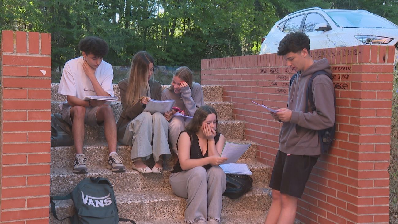 Más de 2.200 alumnos se examinan de la EvAU extraordinaria en Madrid