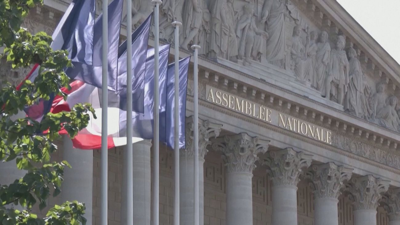 Le Pen acusa a Macron de preparar "un golpe de Estado administrativo"