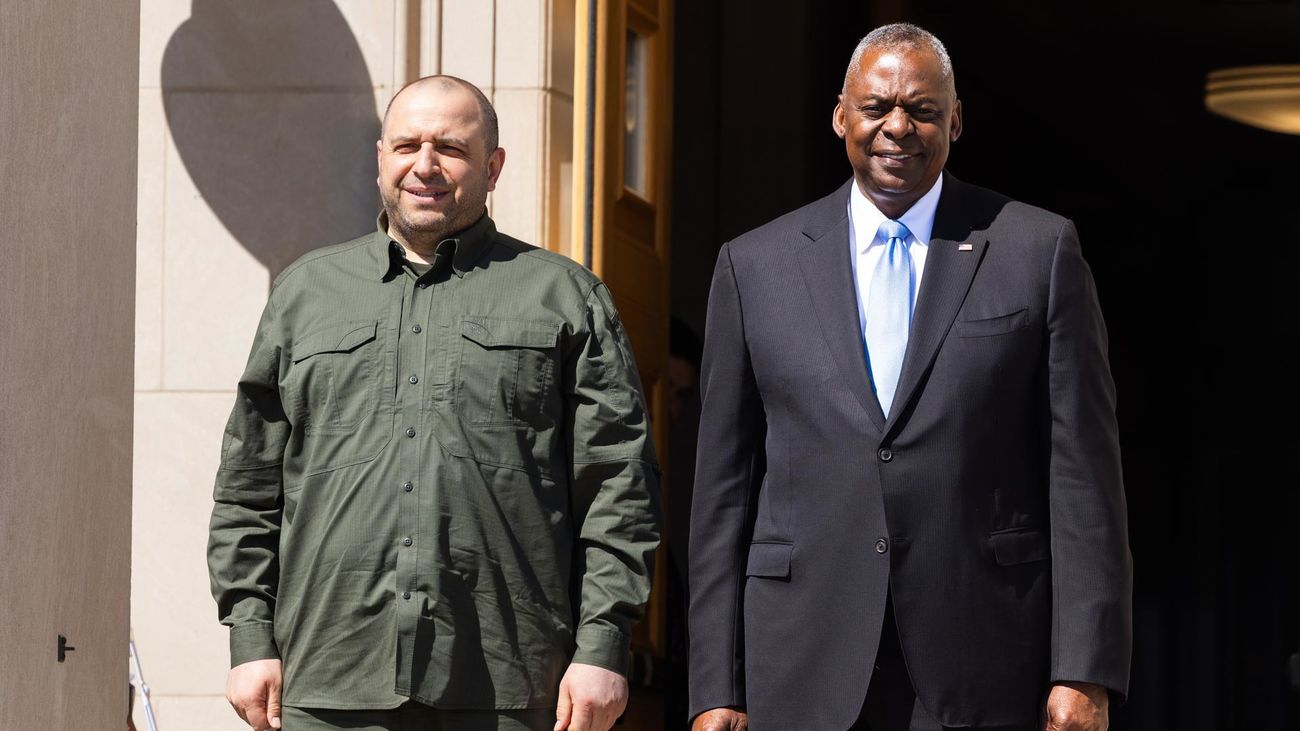 El secretario estadounidense de Defensa, Lloyd Austin y su homólogo ucraniano, Rustem Umerov