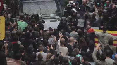 Un juez amnistía a los 46 policías investigados por las cargas del 1-O en Barcelona