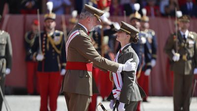 La princesa Leonor recibe el despacho de alférez y acaba su formación militar en Zaragoza
