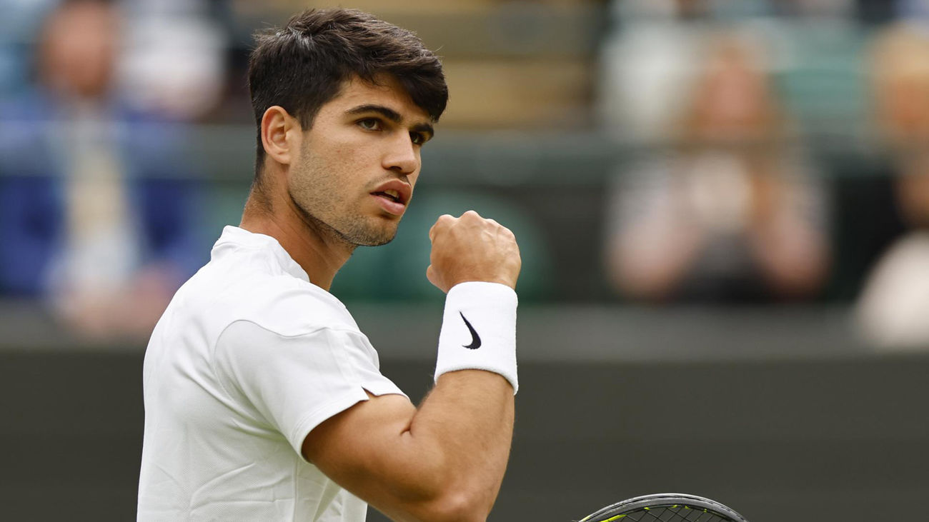 Alcaraz arrolla a Vukic y se mete en tercera ronda de Wimbledon
