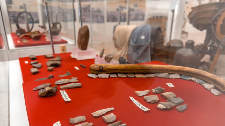 Piezas de la colección del Museo Etnológico y Arqueológico de Manzanares El Real / AYTO MANZANARES EL REAL