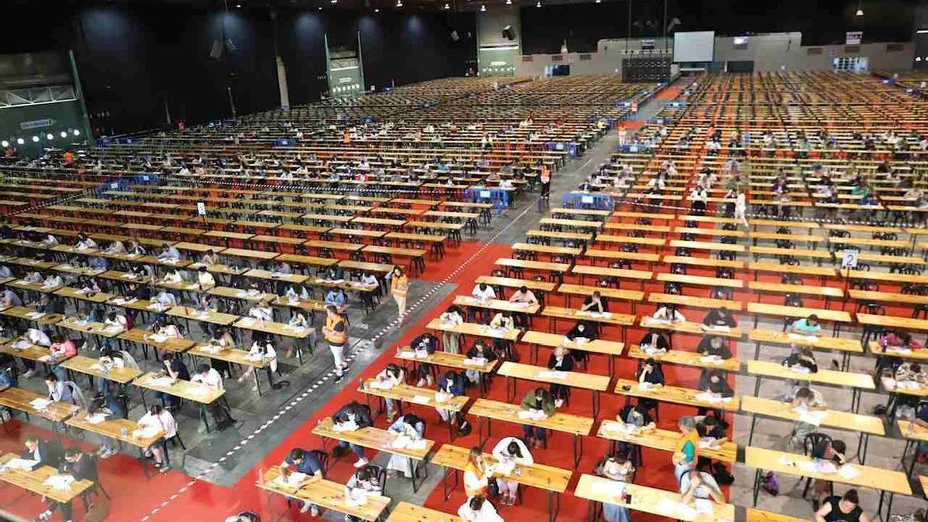 Avalancha de consultas en las academias de oposiciones tras el anuncio  de la Oferta de Empleo Público 2024