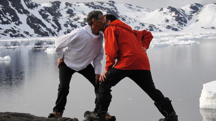 Frances Bailón con un inuit / FRANCES BAILON